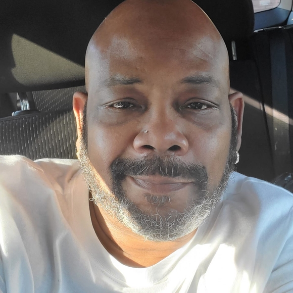 Profile Picture of Kenneth Marks (@djxqizit) on Poshmark