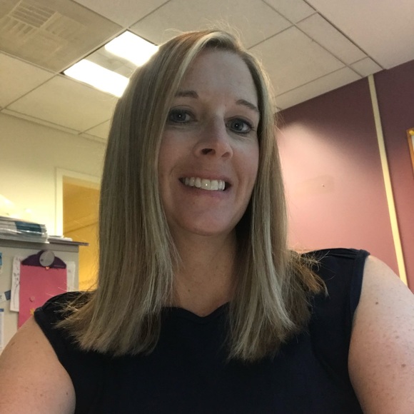 Profile Picture of Amy Fensterer (@blyn00221) on Poshmark