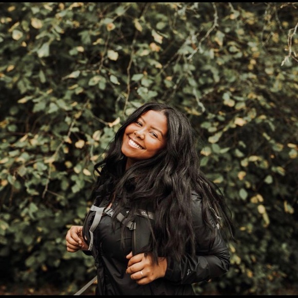 Profile Picture of April Brodahl (@olyapril) on Poshmark