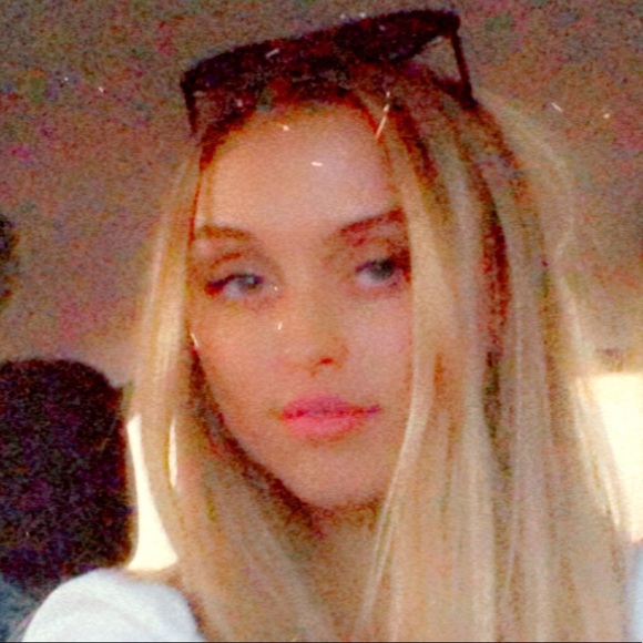 Profile Picture of Kenzie Garrett (@kenzagrace) on Poshmark