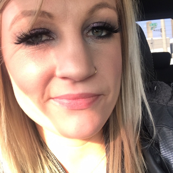 Profile Picture of Mari Jevning (@marijevning9795) on Poshmark