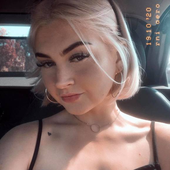 Profile Picture of Lola Trifunovic (@lola_trifunovic) on Poshmark