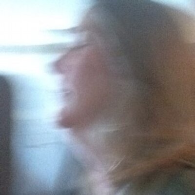 Profile Picture of Suzanne Schneider (@suzyswan) on Twitter