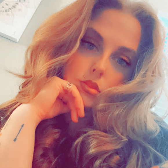 Profile Picture of Caitlyn Willison (@kwillison0416) on Poshmark