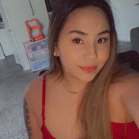 Profile Picture of Cheyenne Wright (@wrightchey10244) on Poshmark