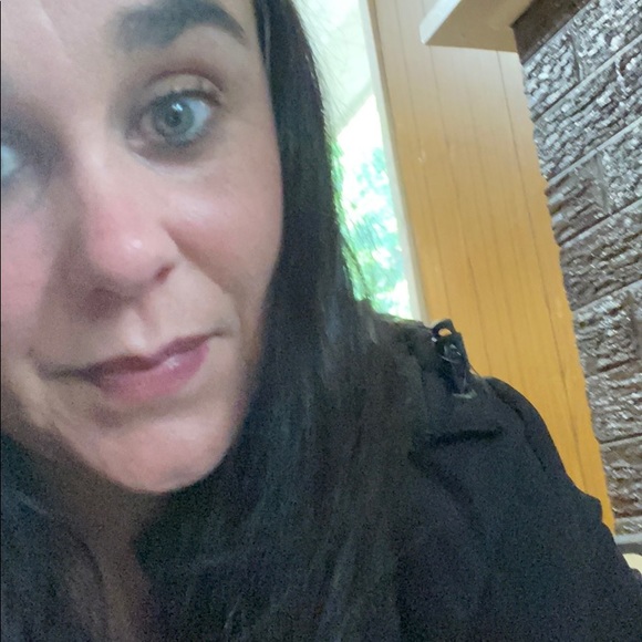 Profile Picture of Karen Moroney (@kazz0405) on Poshmark