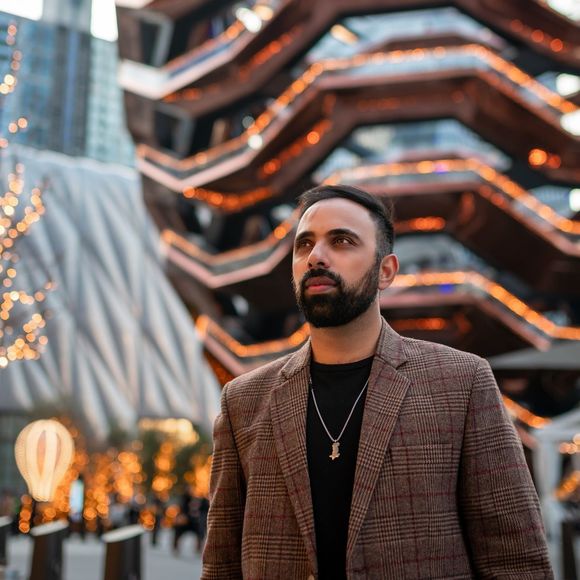 Profile Picture of Usman Ahmed (@ocmanmd) on Poshmark
