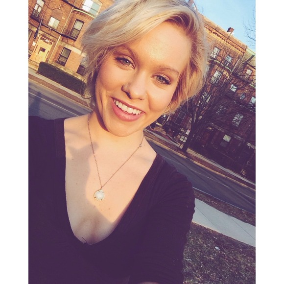 Profile Picture of Hannah Zieser (@hzieser) on Poshmark