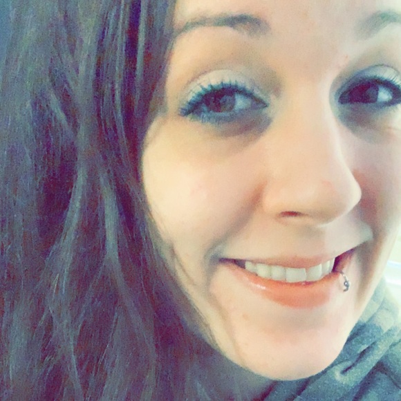 Profile Picture of Alyssa Vanderwall (@alyssavanderwal) on Poshmark