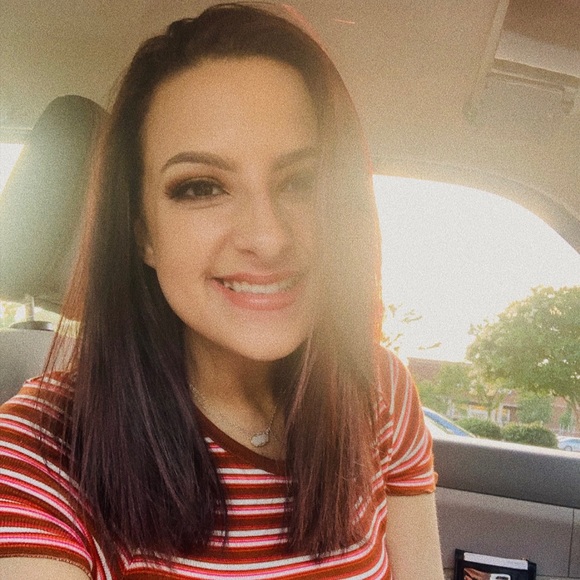 Profile Picture of Cameron Mccarty (@cami_liz) on Poshmark