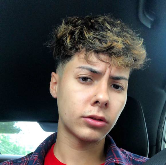 Profile Picture of Jonathan Velazquez (@jonathanvel77) on Poshmark