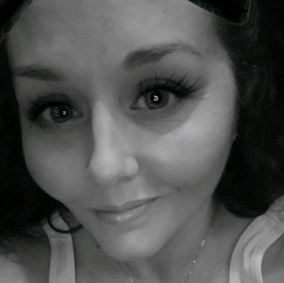 Profile Picture of Edna Steele (@ednasteele75) on Poshmark