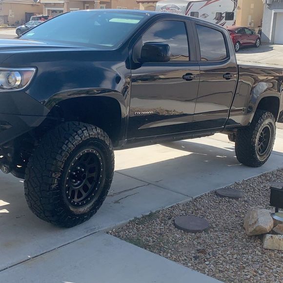 Profile Picture of Andrew Valencia (@andrewjv85) on Poshmark