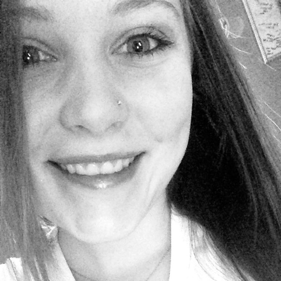 Profile Picture of Kymber Letteer (@kymber99) on Poshmark