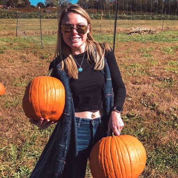Profile Picture of Kristin Dangler (@kristinldangler) on Poshmark