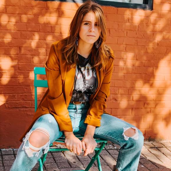 Profile Picture of Renee Drawbaugh (@rndrawbaugh) on Poshmark