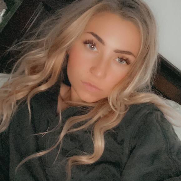 Profile Picture of Makenzie Maroszek (@makdawg123) on Poshmark