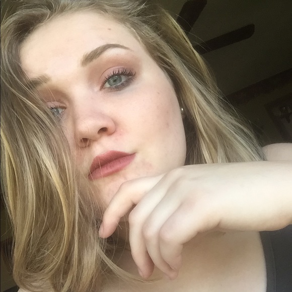 Profile Picture of Grace Lewis (@gracelewis2019) on Poshmark