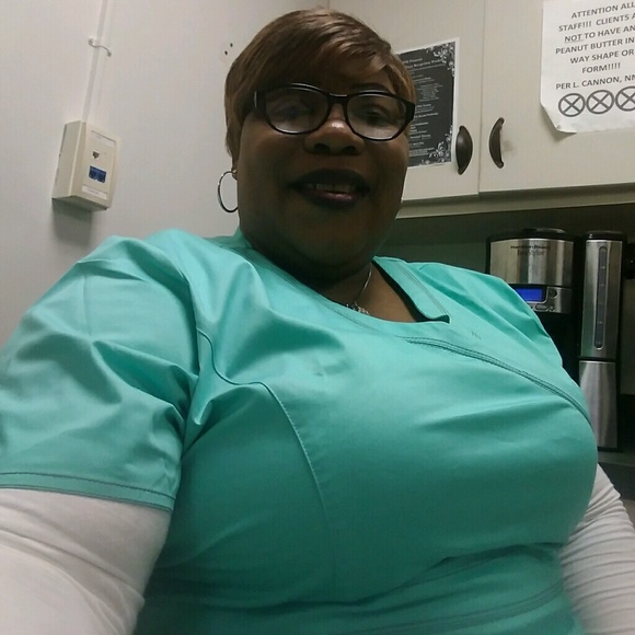 Profile Picture of Omolade Oyenowo (@greatlade71) on Poshmark