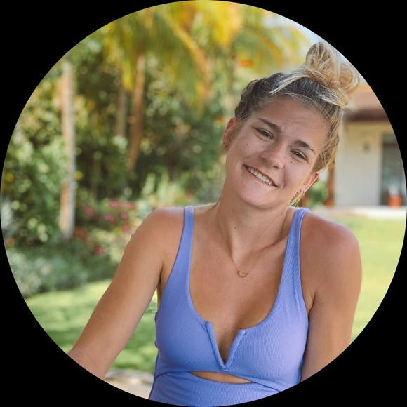 Profile Picture of Izzie Dethloff (@izzie_dethloff) on Poshmark