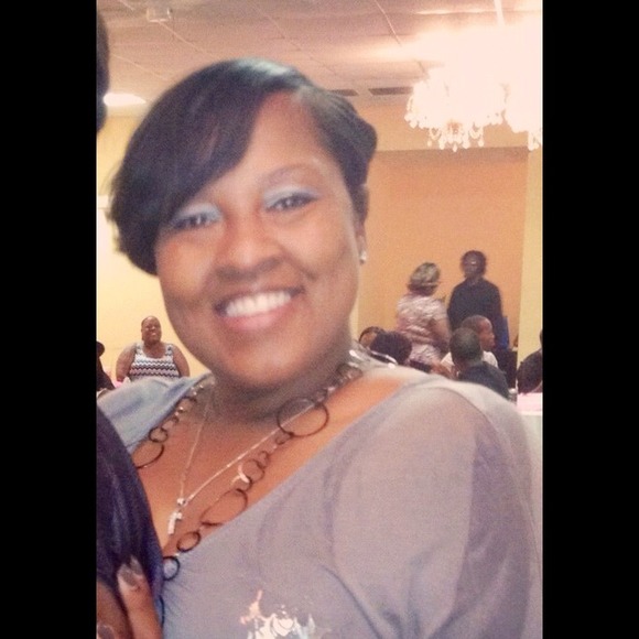 Maylasia Oliver - Poshmark Profile Picture of Maylasia Oliver (@maylasia) on Poshmark