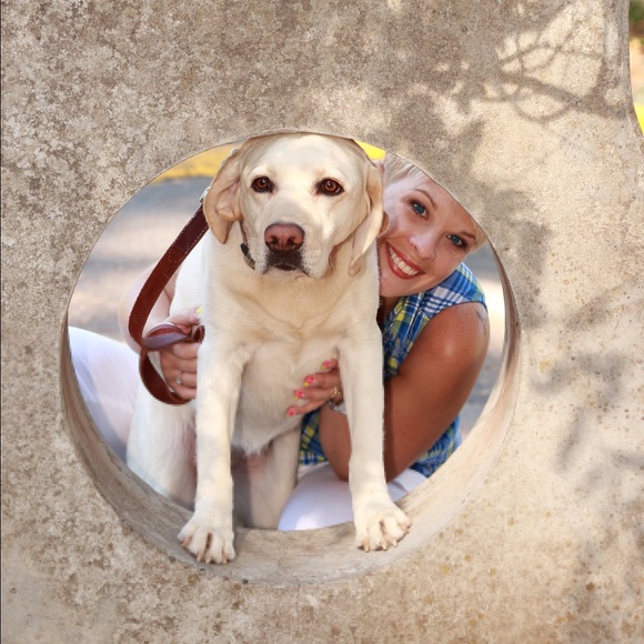 Profile Picture of Mandy Avgeris (@mavgeris) on Poshmark