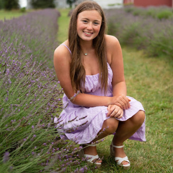 Profile Picture of Brynn Walsh (@brynnawalsh) on Poshmark