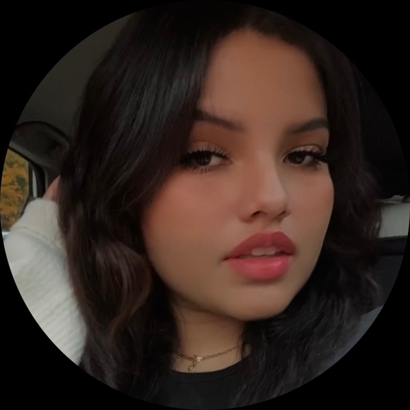 Profile Picture of Lily Campos (@mendoza0801) on Poshmark