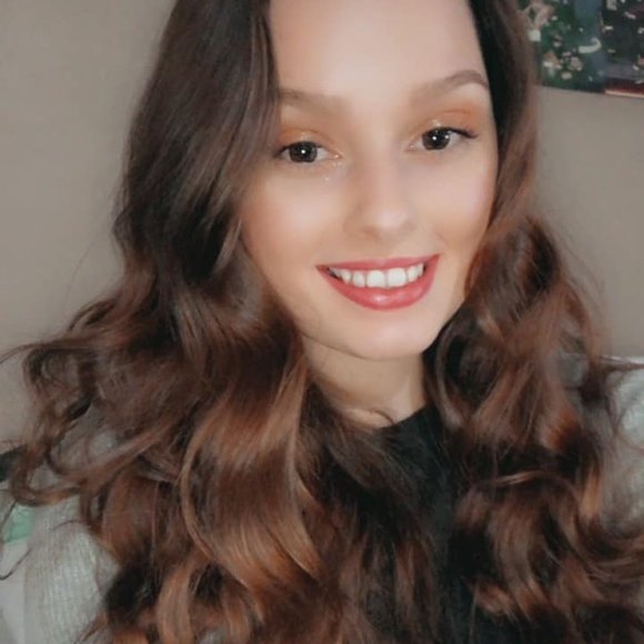 Profile Picture of Anna-belle Buttimer (@_bellzzzz99) on Poshmark