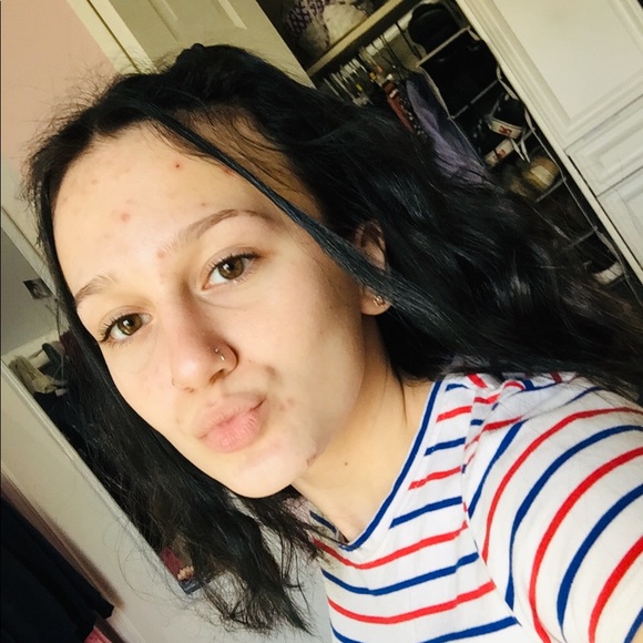 Profile Picture of Karley Matthews (@karleyjewel) on Poshmark