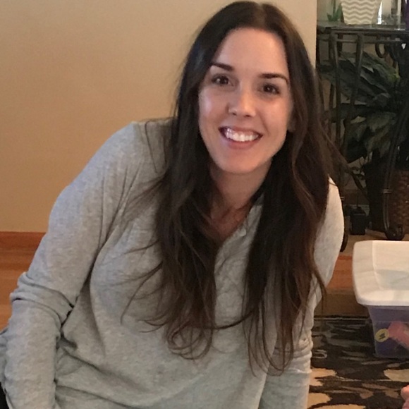 Profile Picture of Karla Schechtman (@kschechtman) on Poshmark