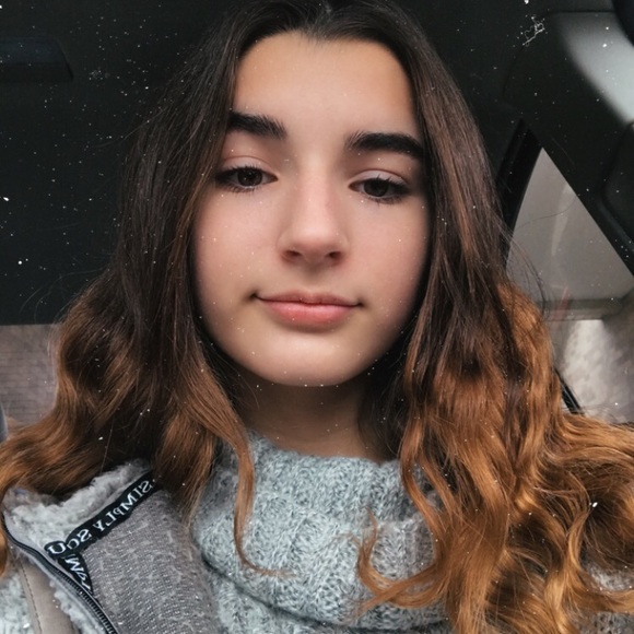 Profile Picture of Maddie Spriggle (@maddie_sprigg) on Poshmark