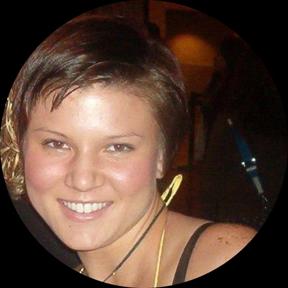 Profile Picture of Tina Edell (@tinamari31) on Poshmark