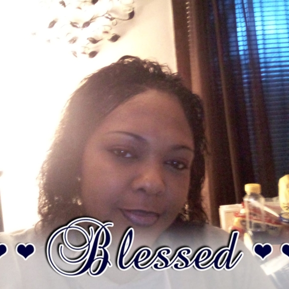 Profile Picture of Cholena Ammons (@alonice) on Poshmark