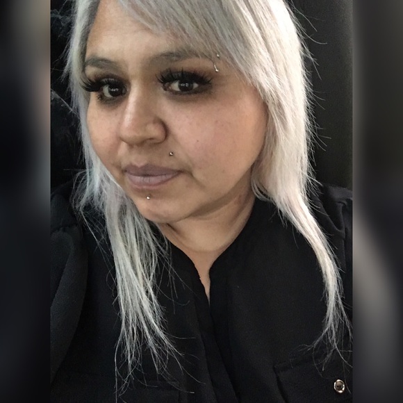Profile Picture of Juanita Montano (@juanitamontano) on Poshmark