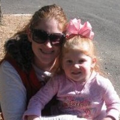 Profile Picture of Amber Bean (@ladyinred05) on Twitter