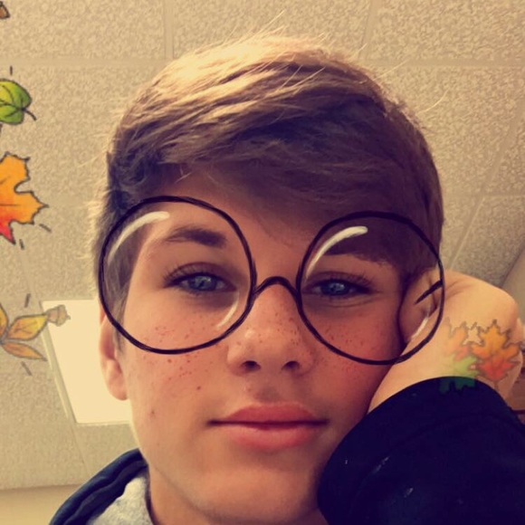 Profile Picture of Hunter Mcgillen (@huntermcgillen) on Poshmark
