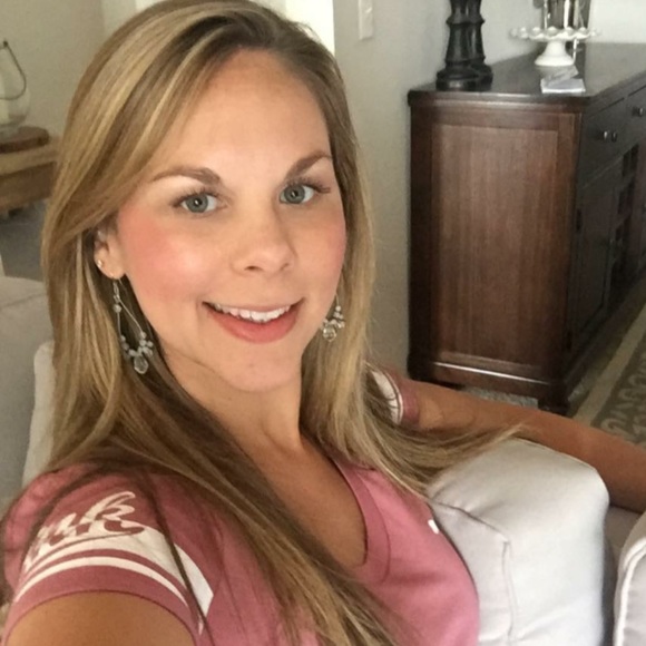 Profile Picture of Kristin Gilbert (@kristin1284) on Poshmark