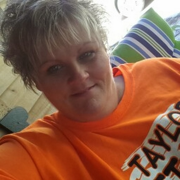 Profile Picture of Kim Keith (@kim_keith) on Poshmark