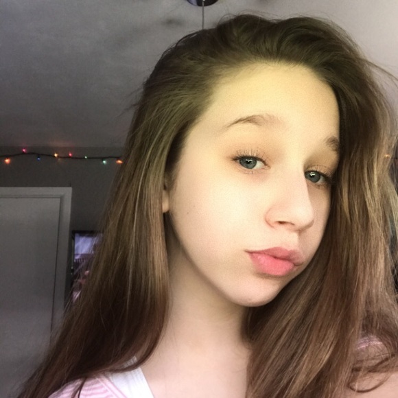 Profile Picture of Maya Hall (@maya3580) on Poshmark