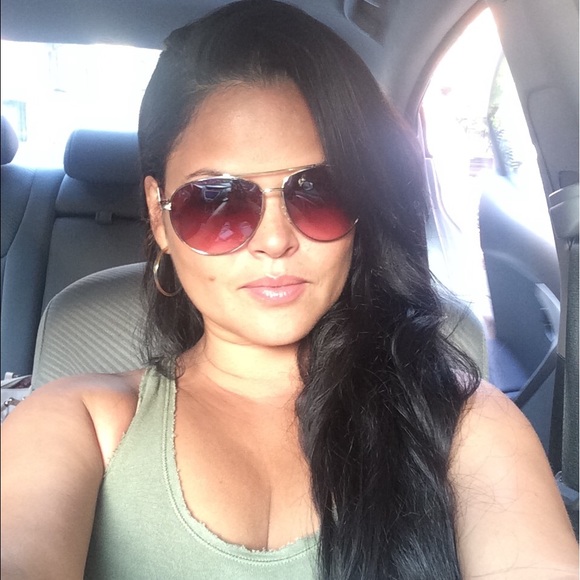 Profile Photo of Shirley Hernandez (@hernandez_s) on Poshmark