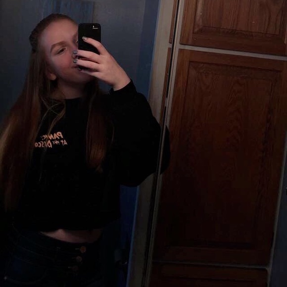 Profile Picture of Jade Padrick (@jadepadrick54) on Poshmark