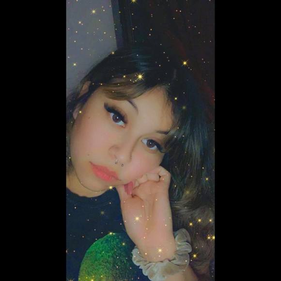 Profile Picture of Joceline Acebal (@jocelineace) on Poshmark