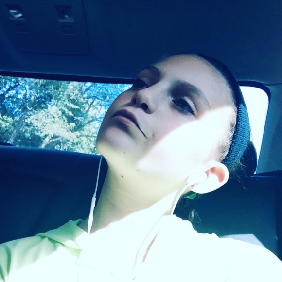 Profile Picture of Sologne Chudy (@solee_love0101) on Poshmark