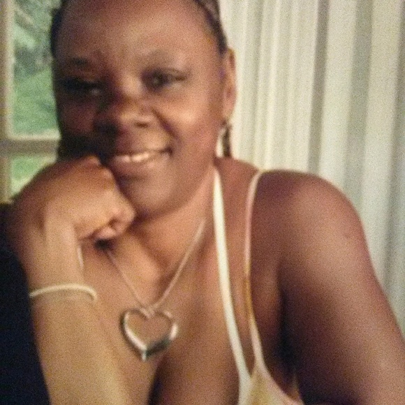 Profile Picture of Iris Woods (@iriswoods762) on Poshmark