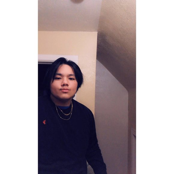 Profile Picture of Al Ex (@alexvang0) on Poshmark