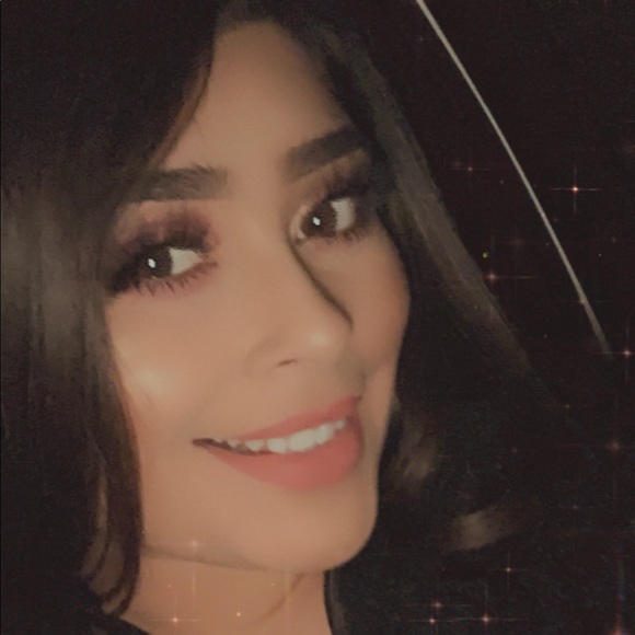 Profile Picture of Amy Enriquez (@a_eg123) on Poshmark