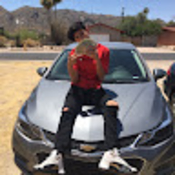 Profile Picture of Adam Encinas (@adamencinas) on Poshmark