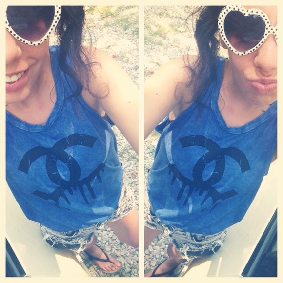 Profile Picture of Taylor Frogge (@tayheartsgreen) on Poshmark