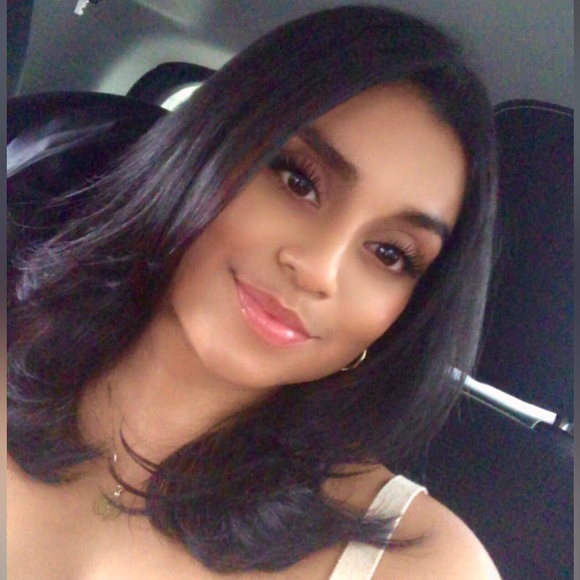 Profile Picture of Mariana Amaya (@malexaamaya) on Poshmark